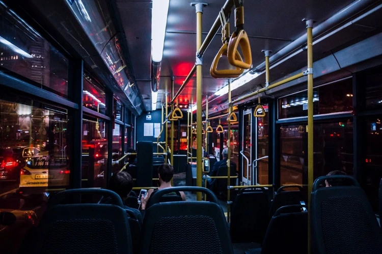 Les Bus Dans Les Rêves: Un Symbole De Déplacement Et De Voyage